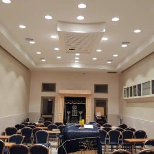 התקנת מערכת מיזוג אוויר צח בבית כנסת בשוהם עם תכנון הנדסי מתקדם לאוורור ואיכות אוויר